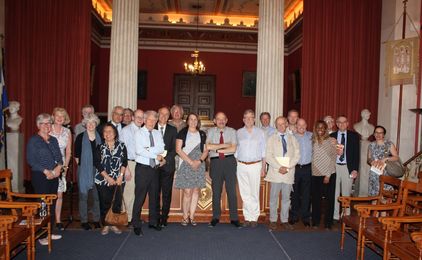 Τα μέλη του International Liver Study Group και οι συνοδοί τους στη Μεγάλη Αίθουσα Τελετών του Κεντρικού Κτηρίου του ΕΚΠΑ με τον Αναπληρωτή Πρύτανη Καθ. κ. Κων/νο Μπουραζέλη.